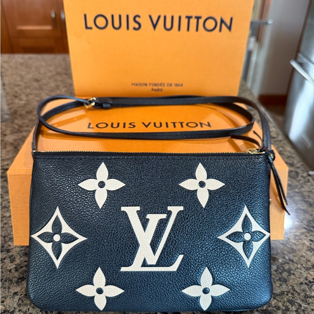 Louis Vuitton Double Zip pochette